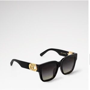 Louis Vuitton LV Link PM Square Sunglasses with Black Frame and Gold Details
